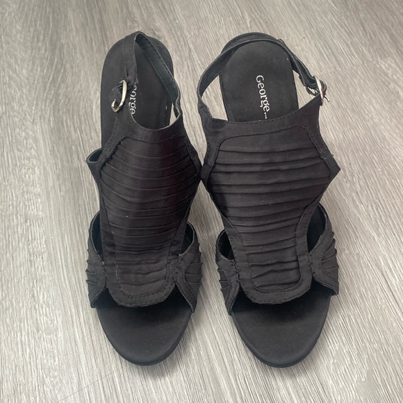 Women’s heels - Picture 1 of 2